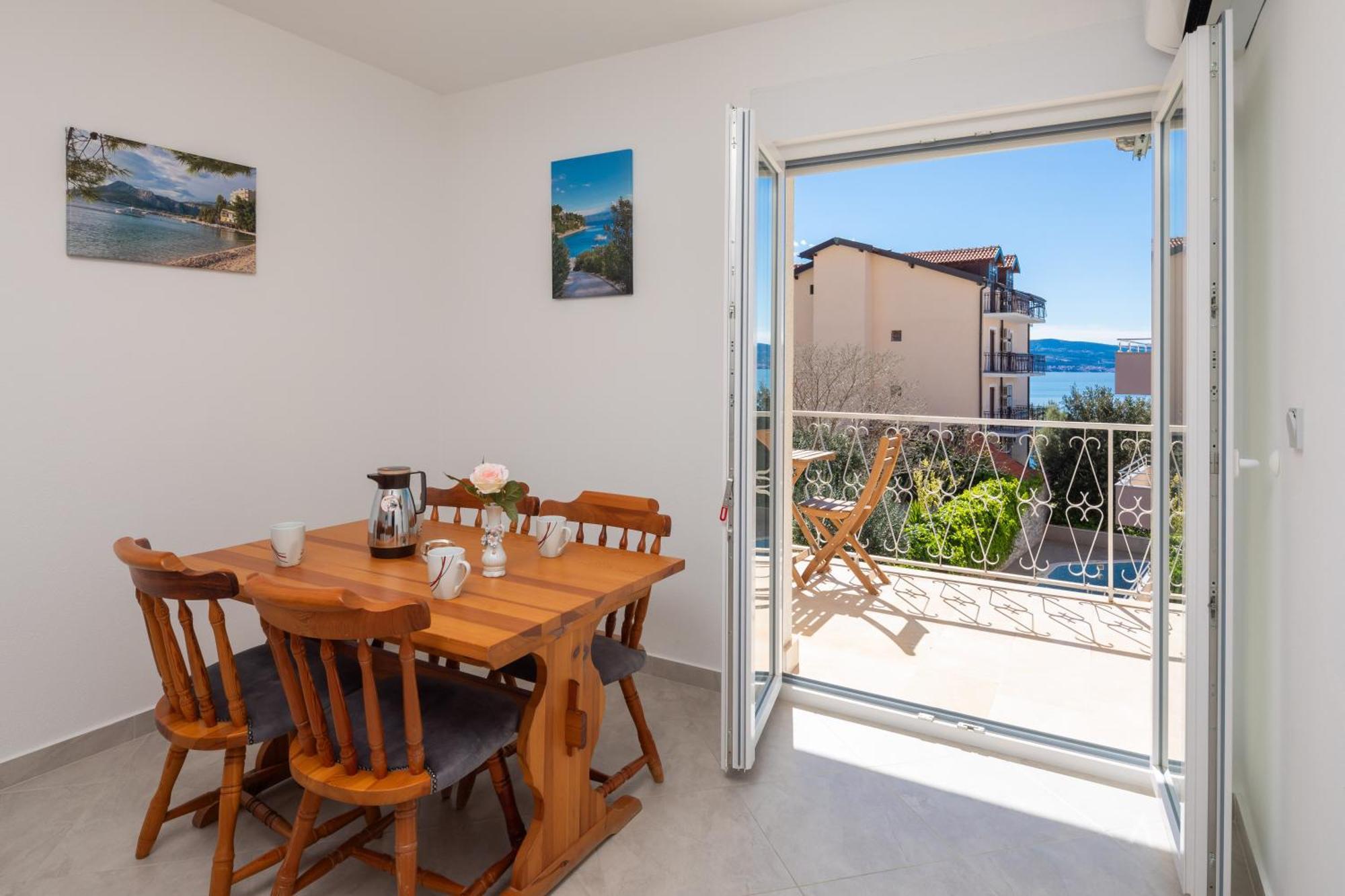 Sunshine Suites Omiš Esterno foto