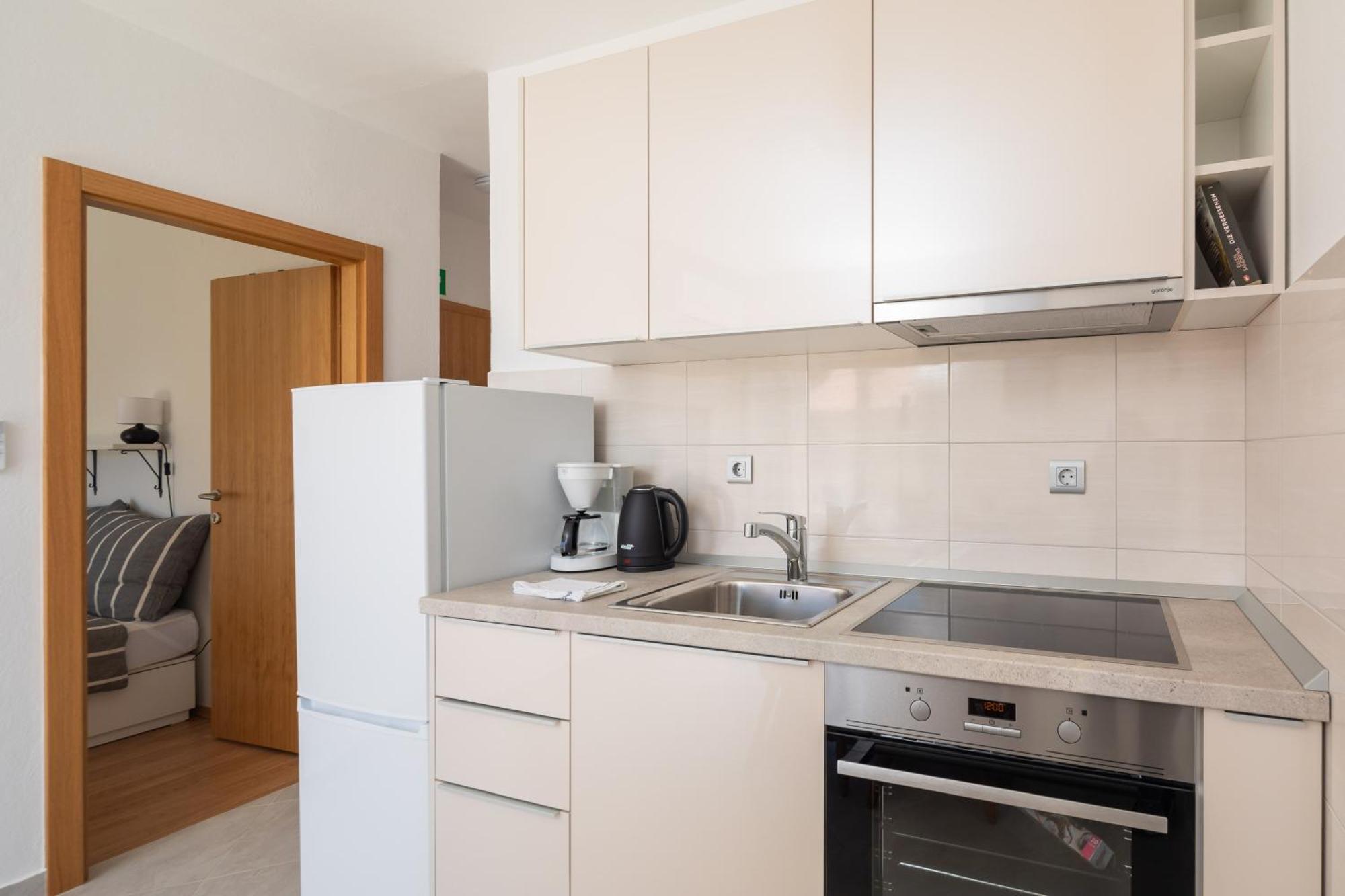 Sunshine Suites Omiš Esterno foto
