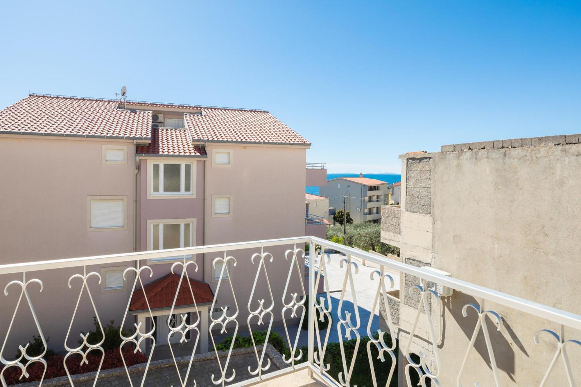 Sunshine Suites Omiš Esterno foto