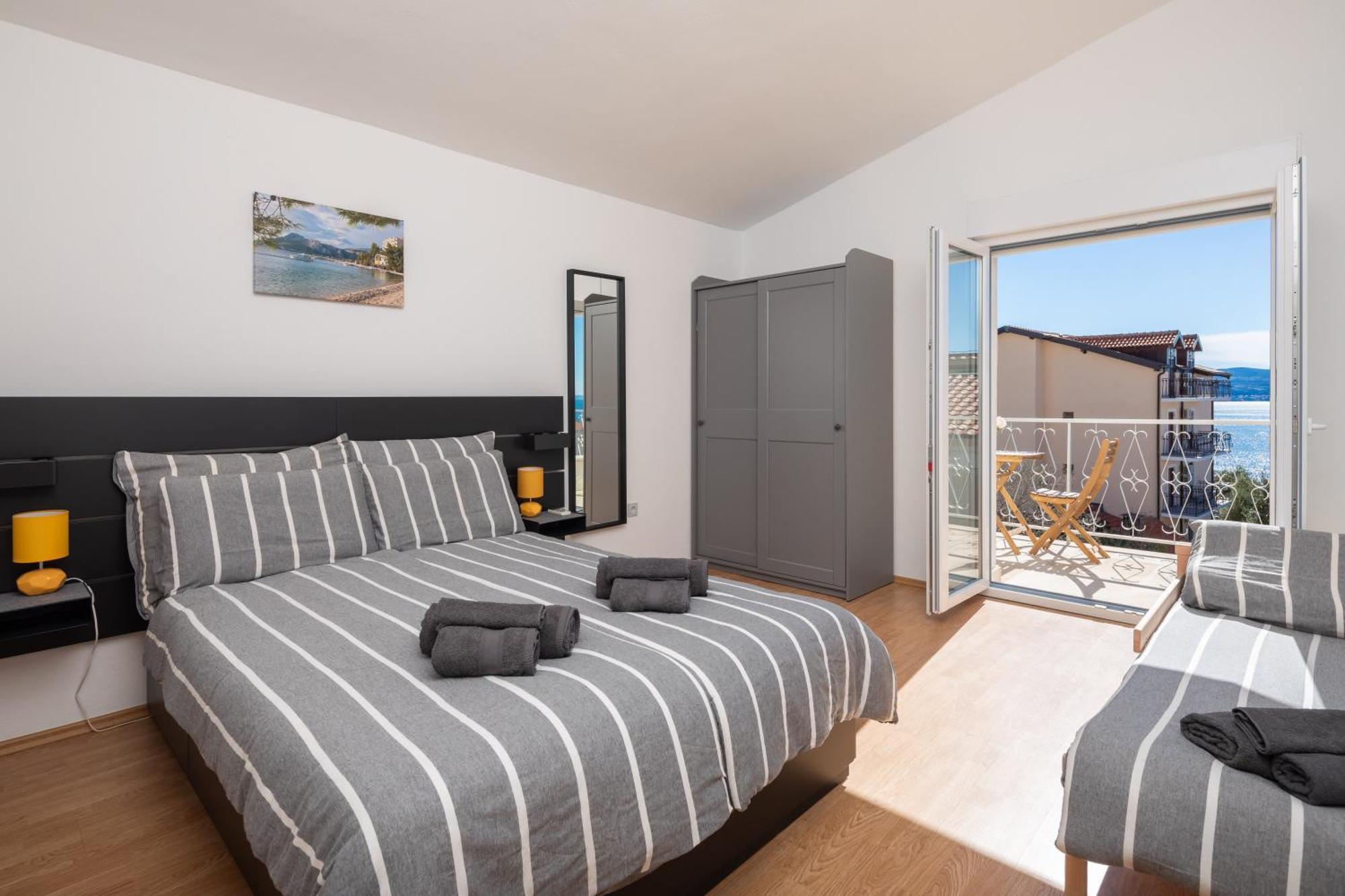 Sunshine Suites Omiš Esterno foto