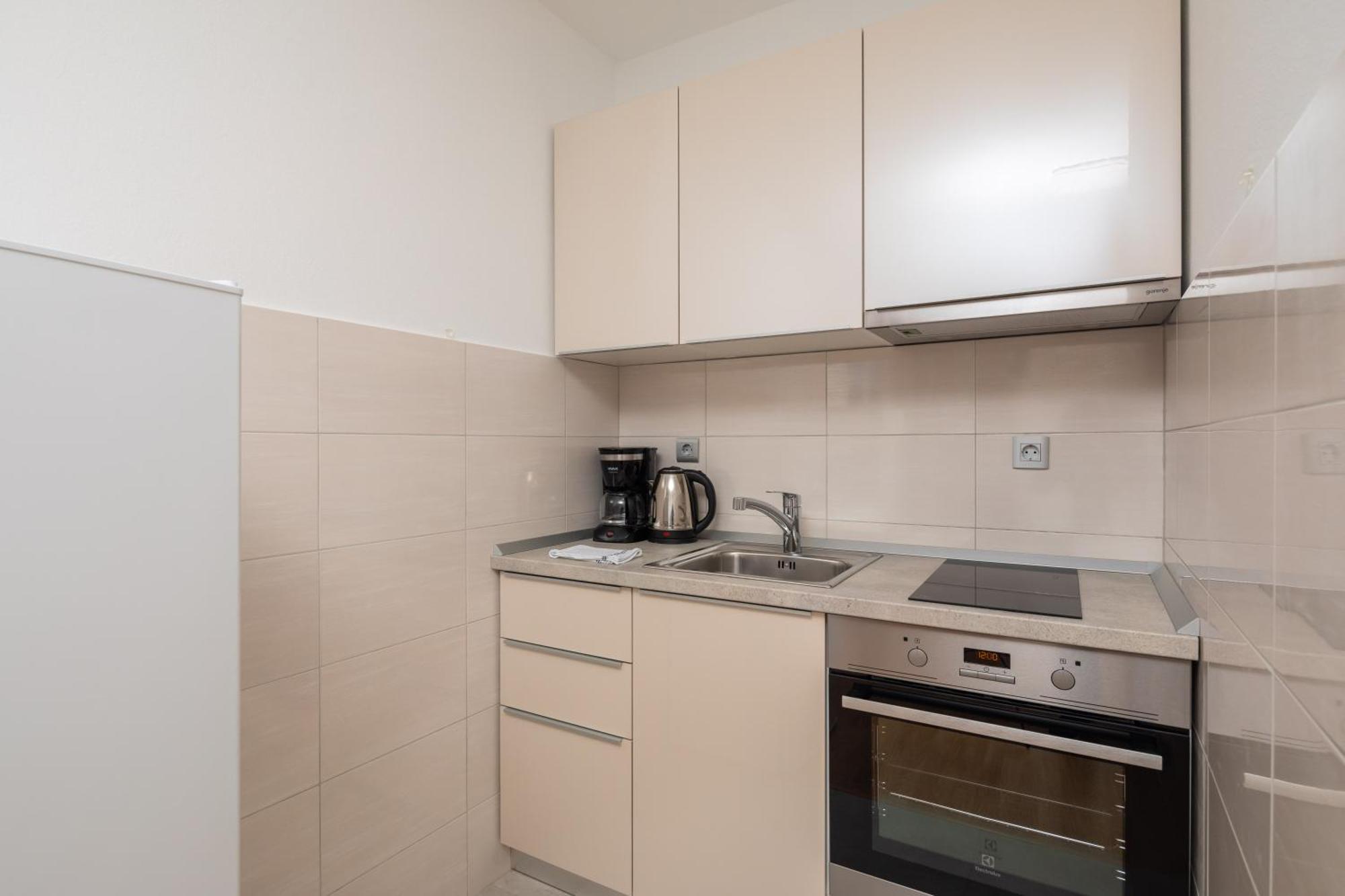 Sunshine Suites Omiš Esterno foto