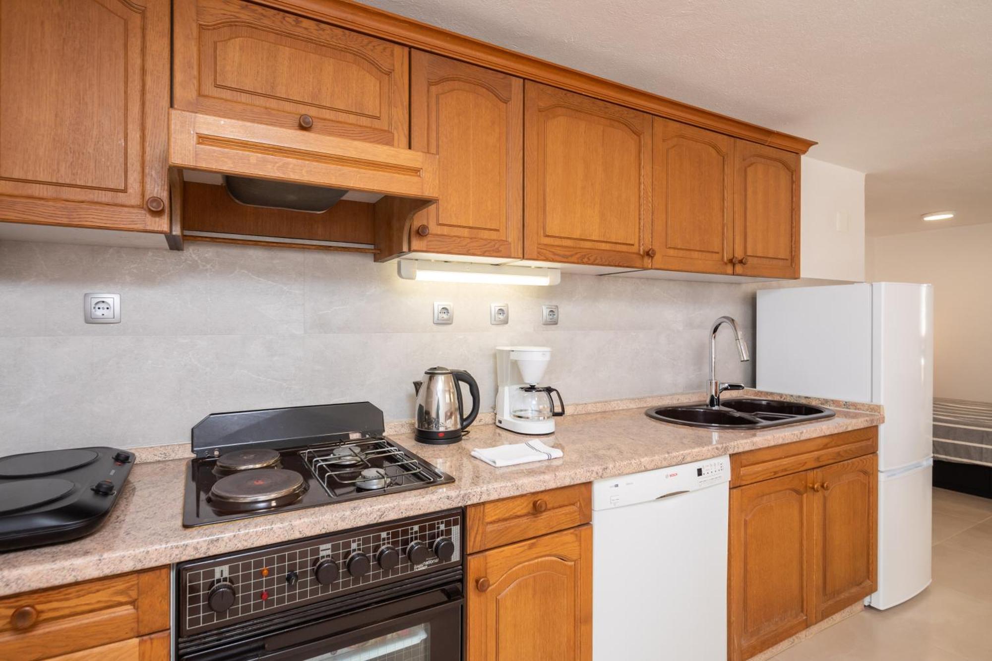 Sunshine Suites Omiš Esterno foto