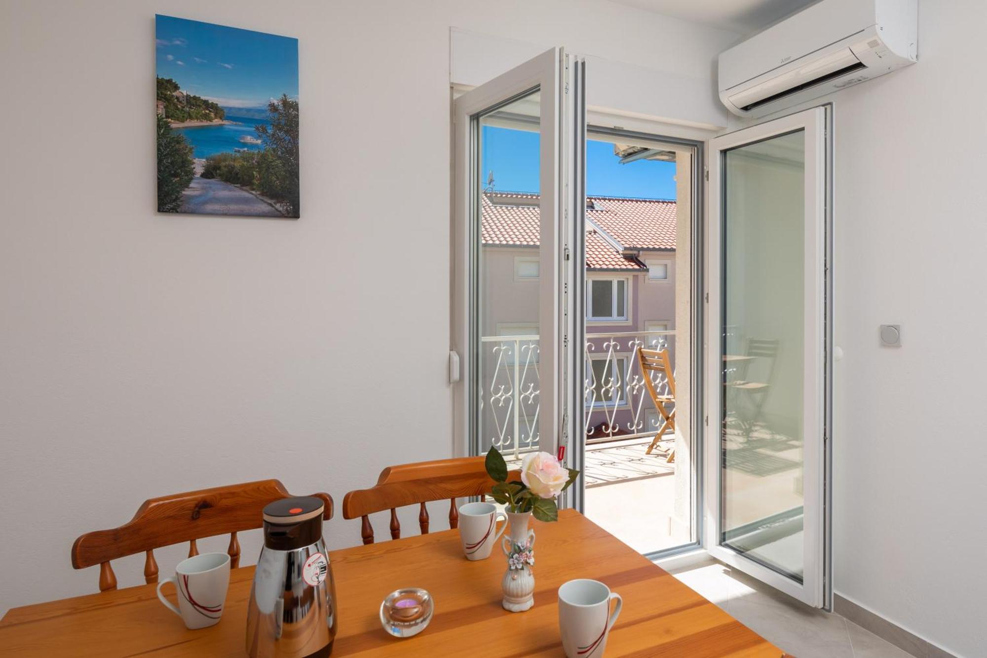 Sunshine Suites Omiš Esterno foto