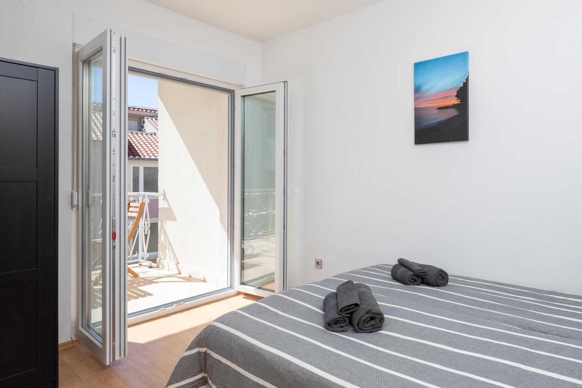 Sunshine Suites Omiš Esterno foto