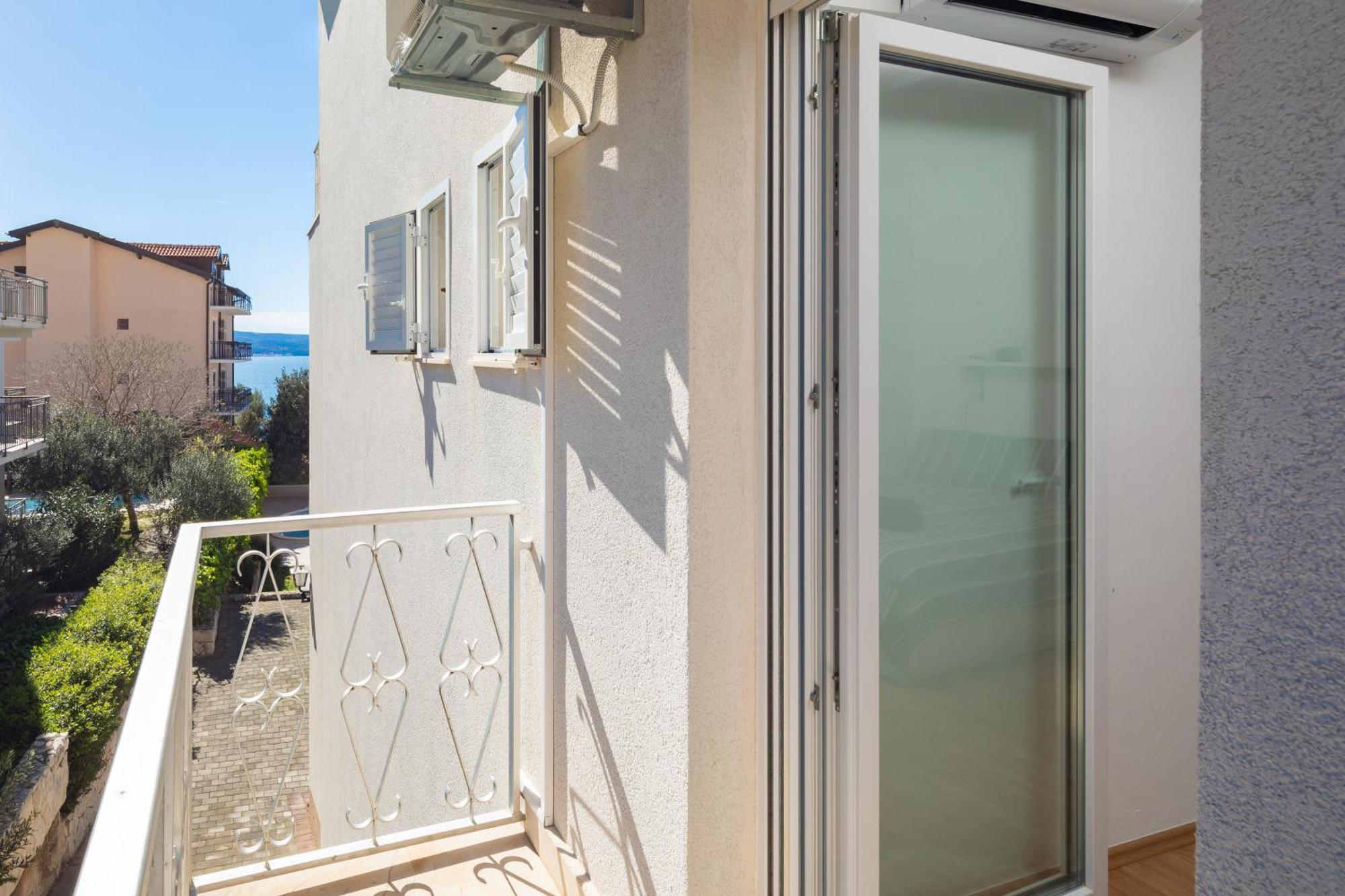 Sunshine Suites Omiš Esterno foto